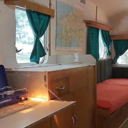 Vintage Caravan In The Woods 公寓 Chassiecq